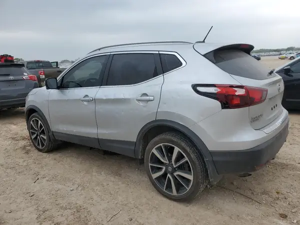 JN1BJ1CP4HW031123 2017 NISSAN ROGUE - Image 2