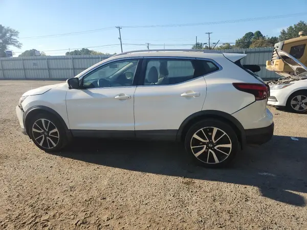 JN1BJ1CP4HW032997 2017 NISSAN ROGUE - Image 2