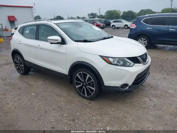 JN1BJ1CP4HW033146 2017 NISSAN ROGUE - Image 1
