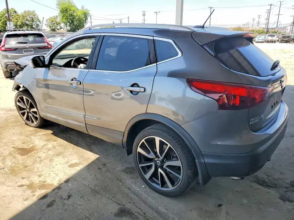 JN1BJ1CP4HW034720 2017 NISSAN ROGUE - Image 2