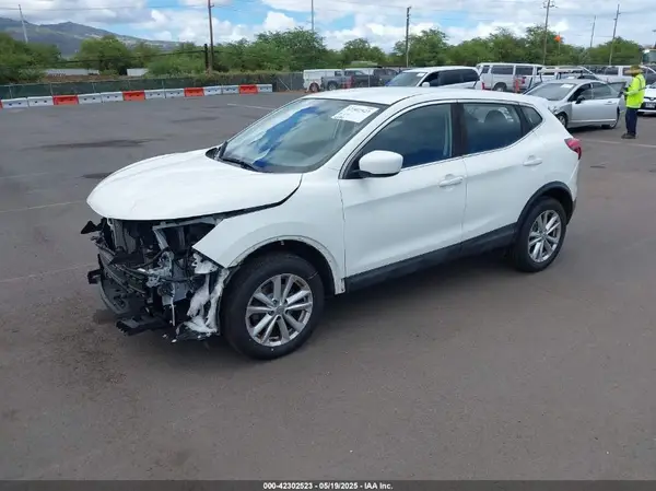 JN1BJ1CP4HW035978 2017 NISSAN ROGUE - Image 2