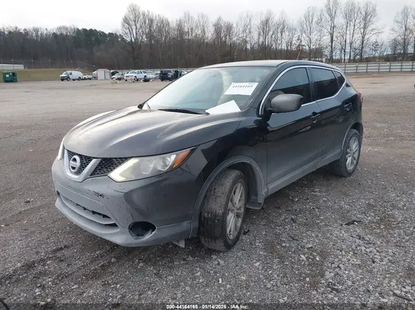 JN1BJ1CP4JW100768 2018 NISSAN ROGUE - Image 2