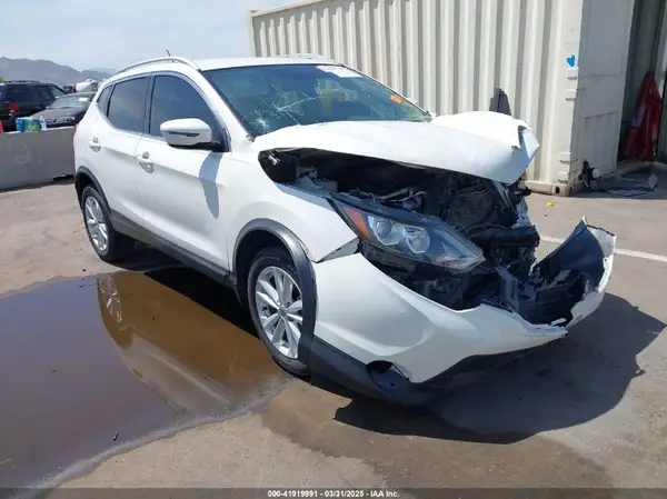 JN1BJ1CP4JW106974 2018 NISSAN ROGUE - Image 1