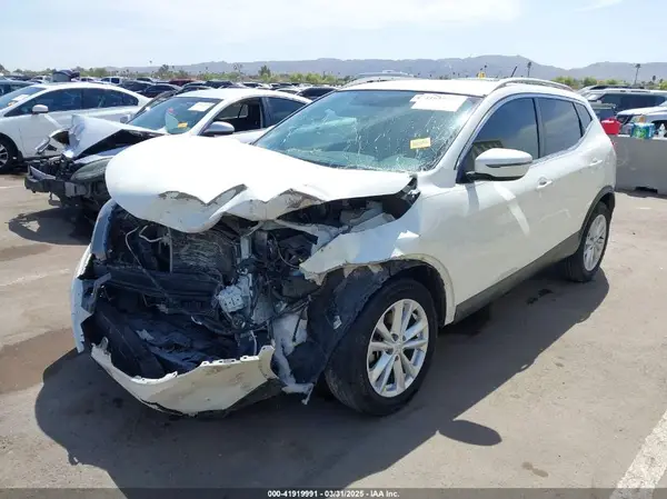 JN1BJ1CP4JW106974 2018 NISSAN ROGUE - Image 2
