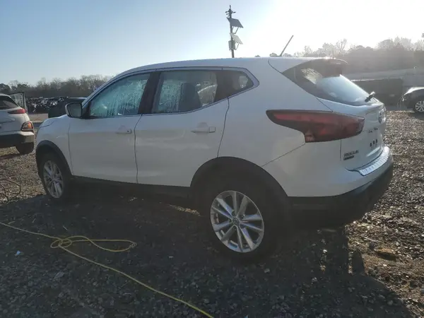 JN1BJ1CP4JW108109 2018 NISSAN ROGUE - Image 2