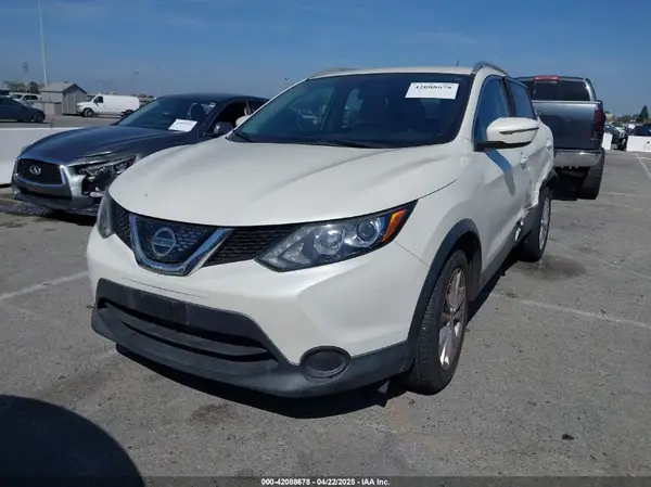 JN1BJ1CP4JW150361 2018 NISSAN ROGUE - Image 2