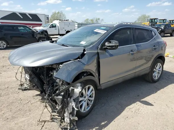 JN1BJ1CP4JW150747 2018 NISSAN ROGUE - Image 1