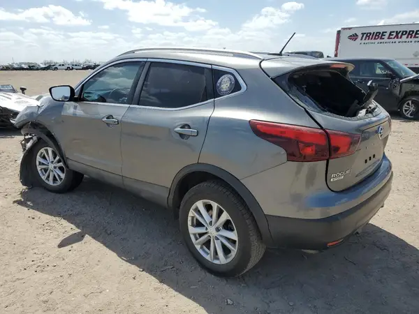 JN1BJ1CP4JW150747 2018 NISSAN ROGUE - Image 2