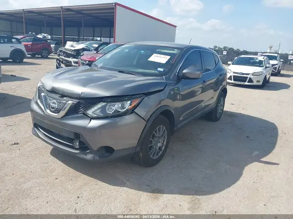 JN1BJ1CP4JW155799 2018 NISSAN ROGUE - Image 2
