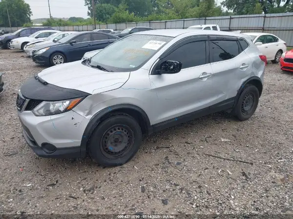 JN1BJ1CP4JW157052 2018 NISSAN ROGUE - Image 2