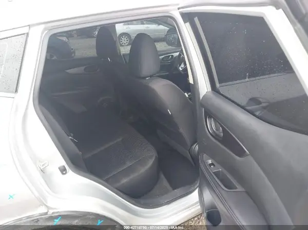 JN1BJ1CP4JW157052 2018 NISSAN ROGUE - Image 8