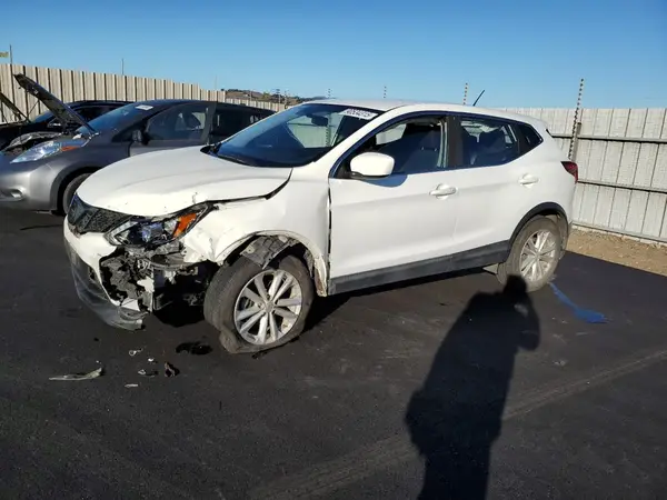 JN1BJ1CP4JW157617 2018 NISSAN ROGUE - Image 1