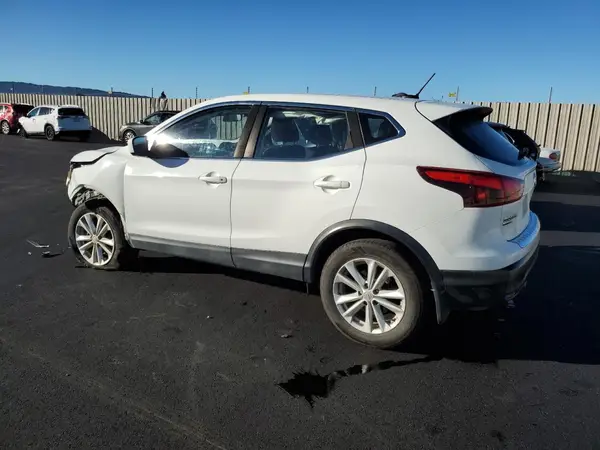 JN1BJ1CP4JW157617 2018 NISSAN ROGUE - Image 2