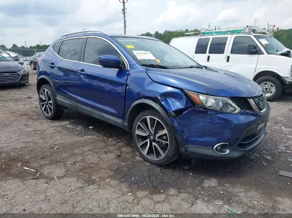 JN1BJ1CP4JW157634 2018 NISSAN ROGUE - Image 1