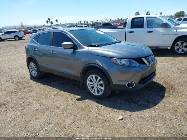 JN1BJ1CP4JW184672 2018 NISSAN ROGUE - Image 1