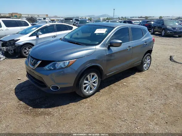 JN1BJ1CP4JW184672 2018 NISSAN ROGUE - Image 2