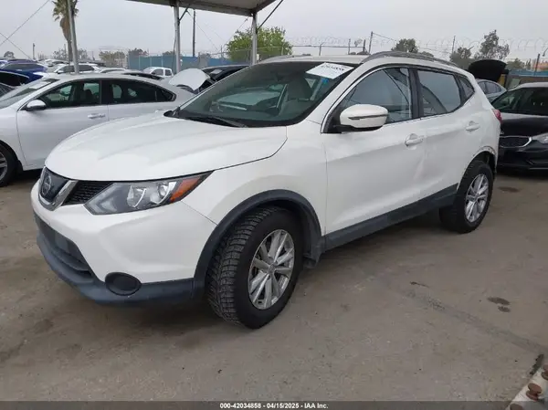 JN1BJ1CP4JW187930 2018 NISSAN ROGUE - Image 2