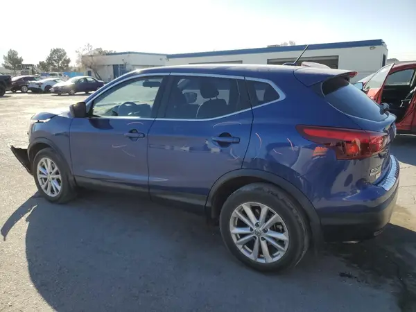 JN1BJ1CP4JW188317 2018 NISSAN ROGUE - Image 2