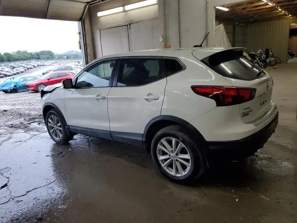 JN1BJ1CP4JW189421 2018 NISSAN ROGUE - Image 2