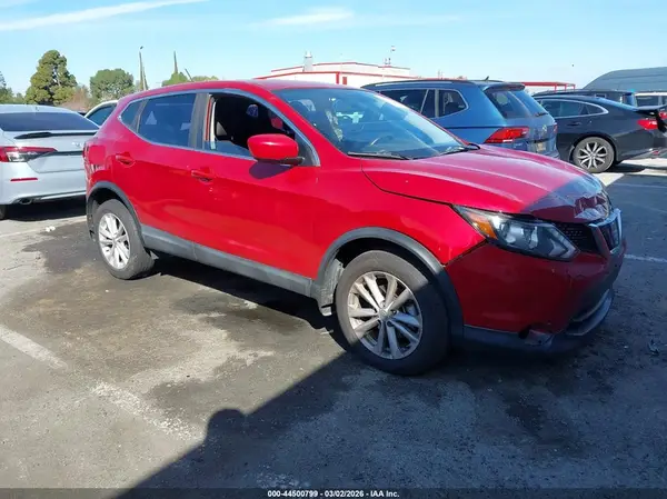 JN1BJ1CP4JW194070 2018 NISSAN ROGUE - Image 1