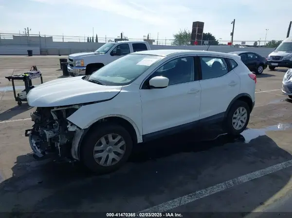 JN1BJ1CP4KW228672 2019 NISSAN ROGUE - Image 2
