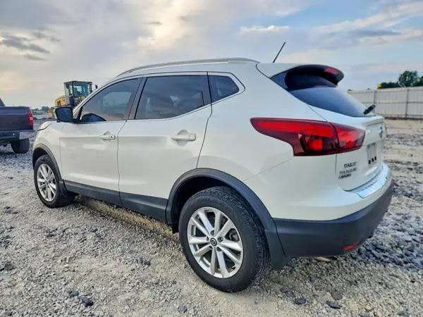 JN1BJ1CP4KW237310 2019 NISSAN ROGUE - Image 2