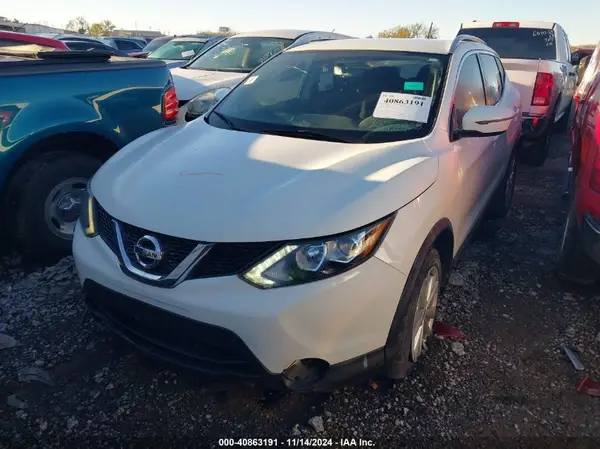 JN1BJ1CP5HW010765 2017 NISSAN ROGUE - Image 2
