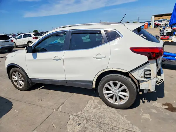 JN1BJ1CP5HW011575 2017 NISSAN ROGUE - Image 2
