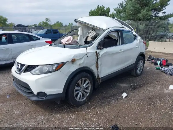 JN1BJ1CP5HW015058 2017 NISSAN ROGUE - Image 2