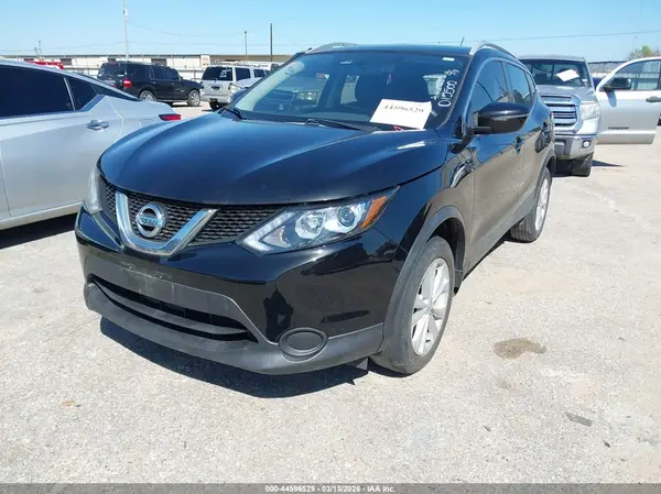 JN1BJ1CP5HW015500 2017 NISSAN ROGUE - Image 2