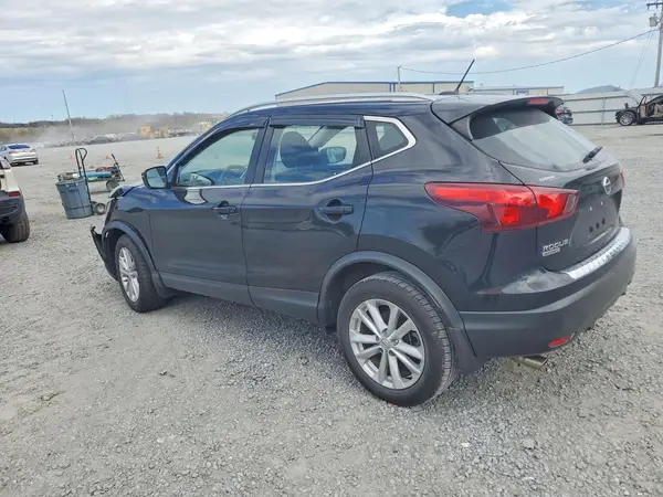JN1BJ1CP5HW018610 2017 NISSAN ROGUE - Image 2