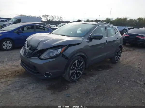 JN1BJ1CP5HW018963 2017 NISSAN ROGUE - Image 2