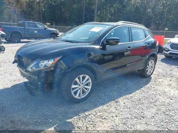 JN1BJ1CP5HW019501 2017 NISSAN ROGUE - Image 2