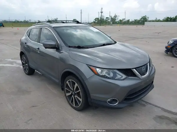 JN1BJ1CP5HW023760 2017 NISSAN ROGUE - Image 1