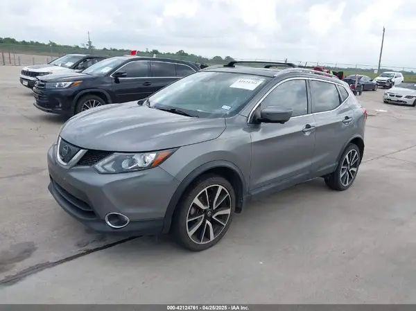 JN1BJ1CP5HW023760 2017 NISSAN ROGUE - Image 2