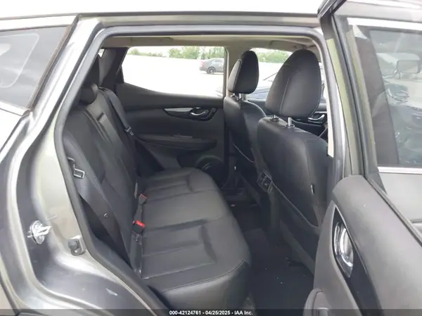 JN1BJ1CP5HW023760 2017 NISSAN ROGUE - Image 8