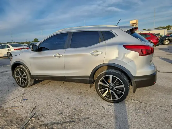 JN1BJ1CP5HW025105 2017 NISSAN ROGUE - Image 2
