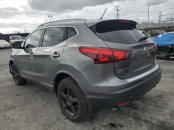 JN1BJ1CP5HW026576 2017 NISSAN ROGUE - Image 2