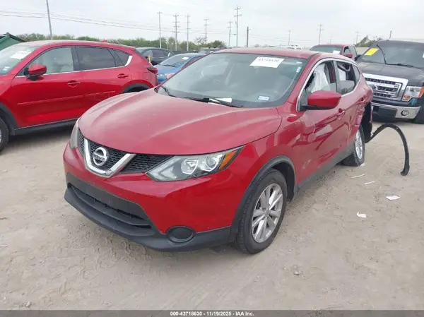 JN1BJ1CP5HW027596 2017 NISSAN ROGUE - Image 2