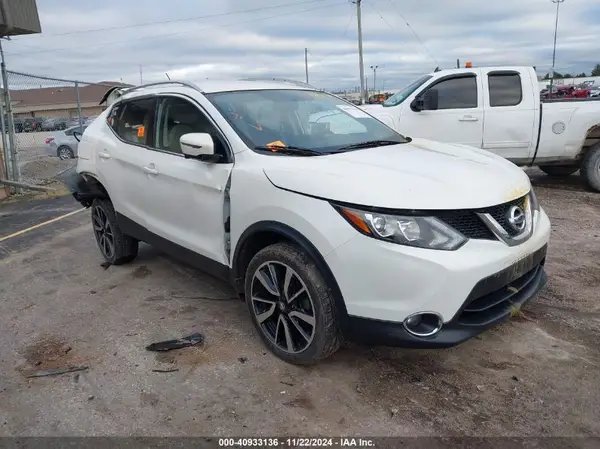 JN1BJ1CP5HW030143 2017 NISSAN ROGUE - Image 1