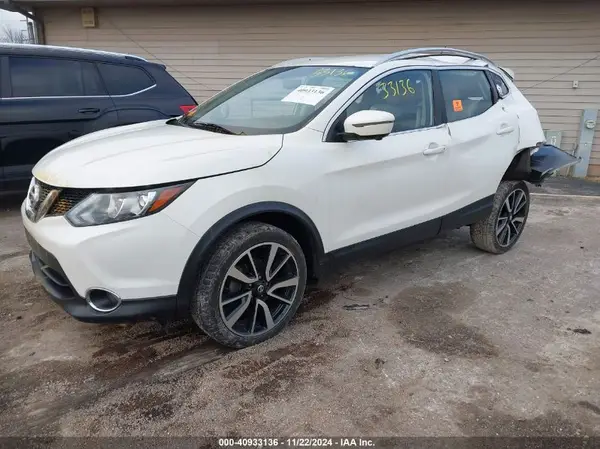 JN1BJ1CP5HW030143 2017 NISSAN ROGUE - Image 2