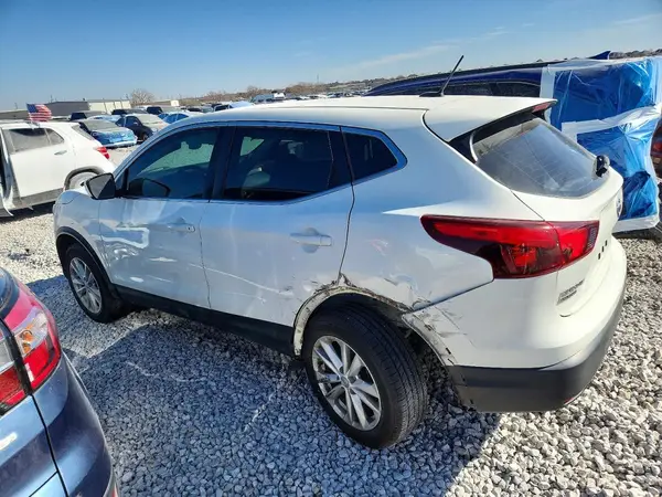 JN1BJ1CP5HW033799 2017 NISSAN ROGUE - Image 2