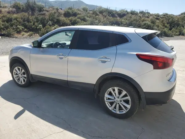 JN1BJ1CP5HW035200 2017 NISSAN ROGUE - Image 2