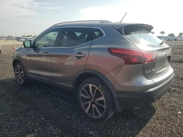 JN1BJ1CP5JW100293 2018 NISSAN ROGUE - Image 2