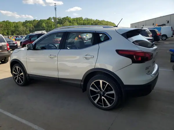 JN1BJ1CP5JW104604 2018 NISSAN ROGUE - Image 2