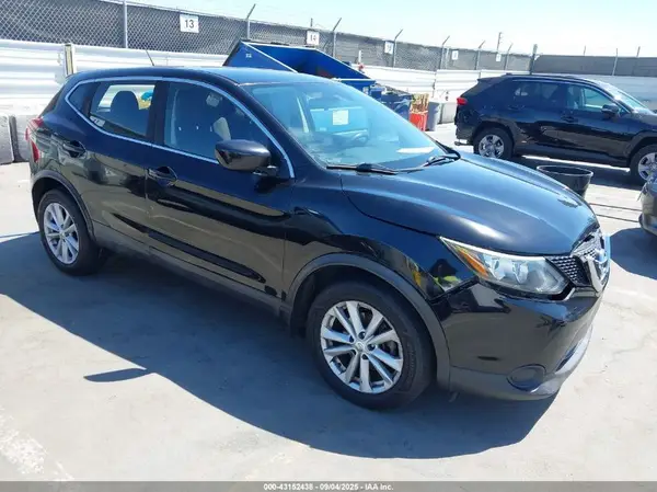 JN1BJ1CP5JW104683 2018 NISSAN ROGUE - Image 1