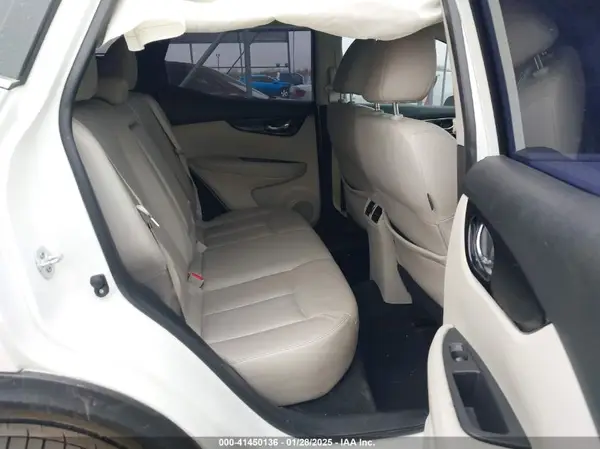 JN1BJ1CP5JW107518 2018 NISSAN ROGUE - Image 8