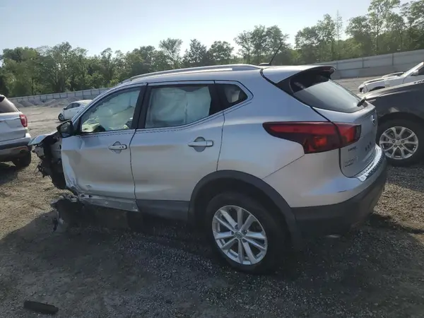 JN1BJ1CP5JW109561 2018 NISSAN ROGUE - Image 2