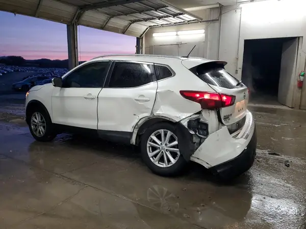 JN1BJ1CP5JW150191 2018 NISSAN ROGUE - Image 2