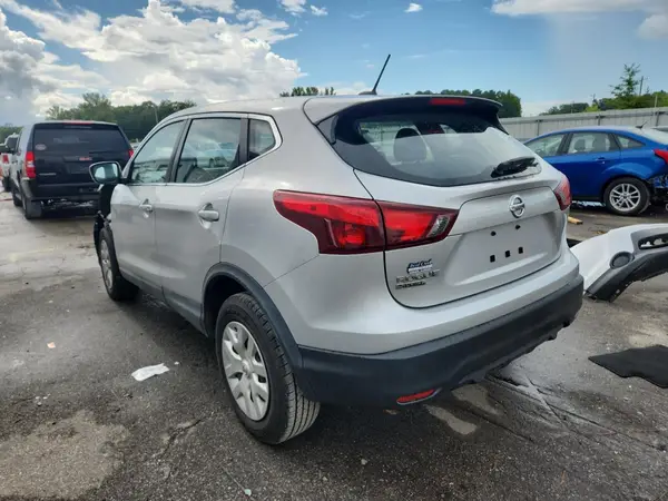 JN1BJ1CP5JW151017 2018 NISSAN ROGUE - Image 2
